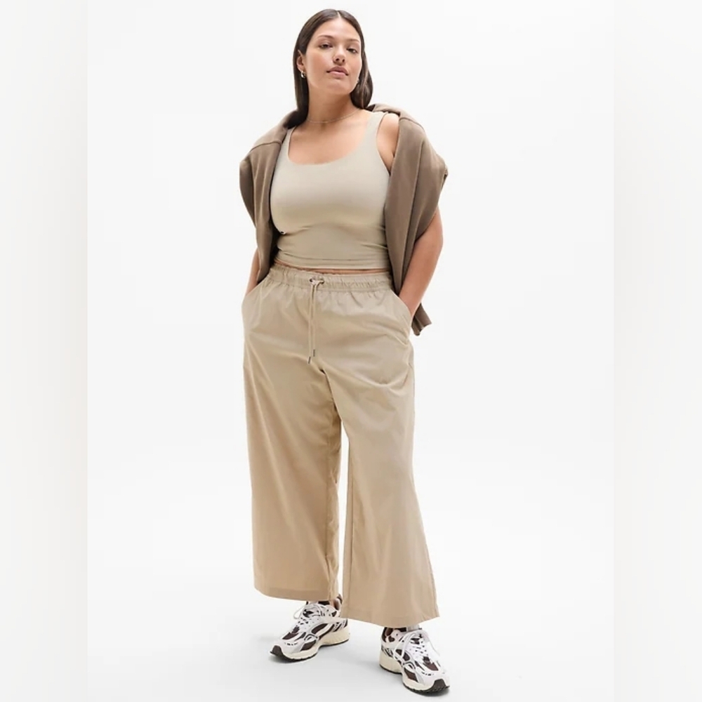Athleta Midday Mid Rise Crop Poplin Pant in Ecru Size XL Wide Leg Ankle